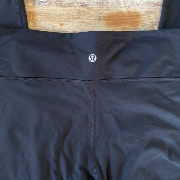 Lululemon crop legging. - Picture 4 of 7